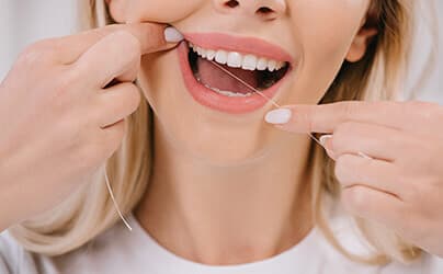 How Does Dental Floss Keep Your Mouth Healthy?